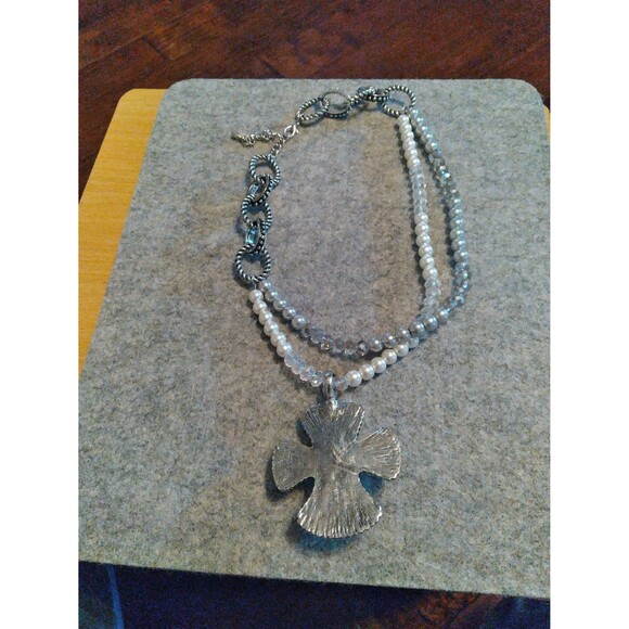 Cross Pendant Necklace Faux Pearl‎ Heart Silver Tone Chain Statement - Picture 2 of 3